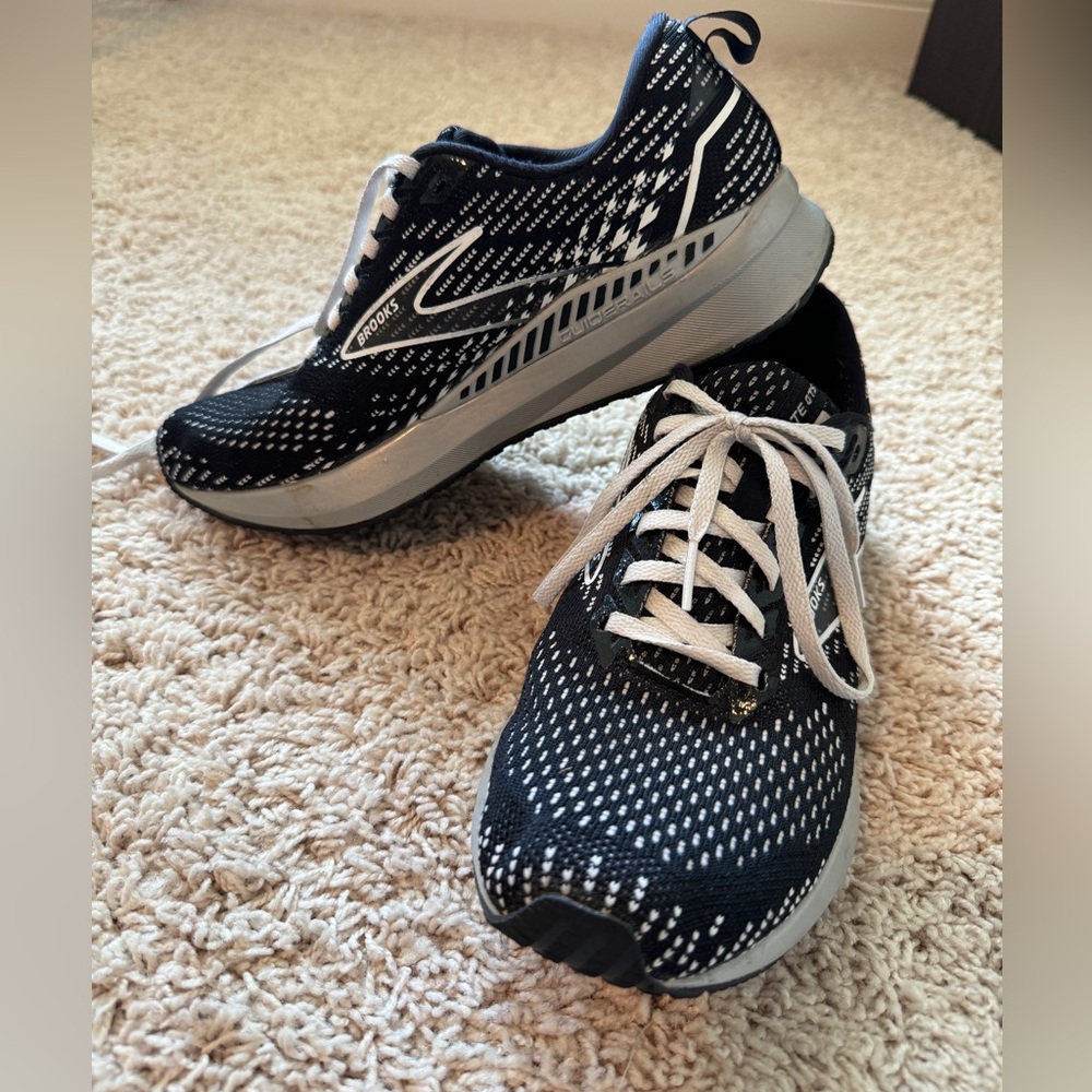 Brooks Levitate Running Shoe size 8
